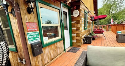 Varty Lake Lodge, Yarker ON.
Escape The Mundane, Relax & Enjoy
Summer &.Winter