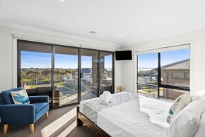 4 Schlafzimmer, Schreibtisch, Reisekinderbett, WLAN