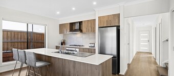 Sea View Seaside Retreat, Pet friendly.