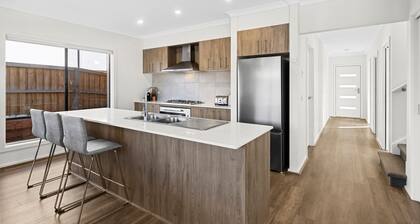 Sea View Seaside Retreat, Pet friendly.