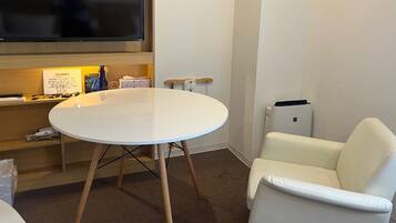 Superior Twin Room, Multiple Beds, Non Smoking | Free WiFi, bed sheets