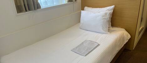 Single Room | Desk, free WiFi, bed sheets