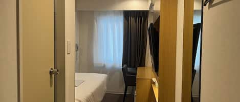 Economy Single Room, 1 Large Twin Bed, Non Smoking | Free WiFi, bed sheets