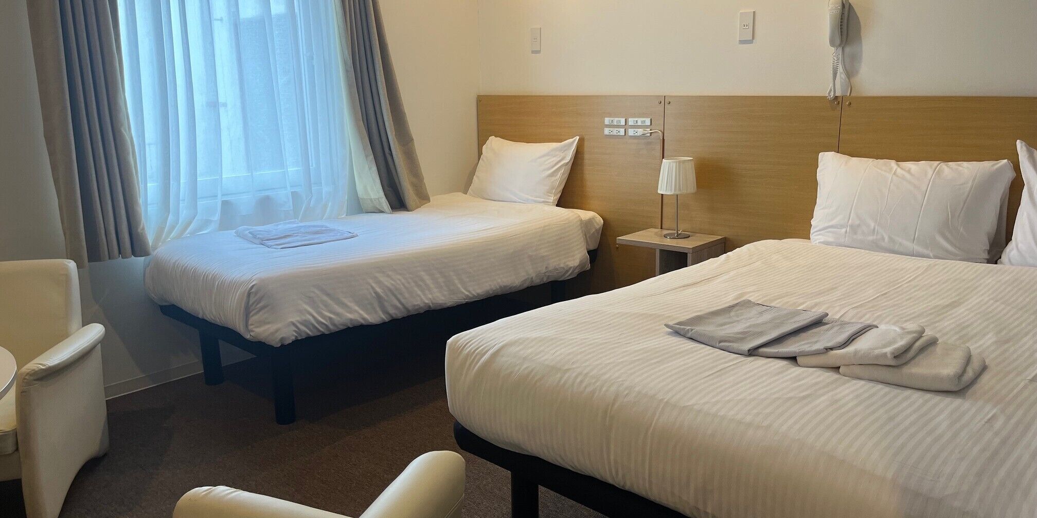 スーペリア ツインルーム ベッド (複数台) | WiFi (無料)、ベッドシーツ