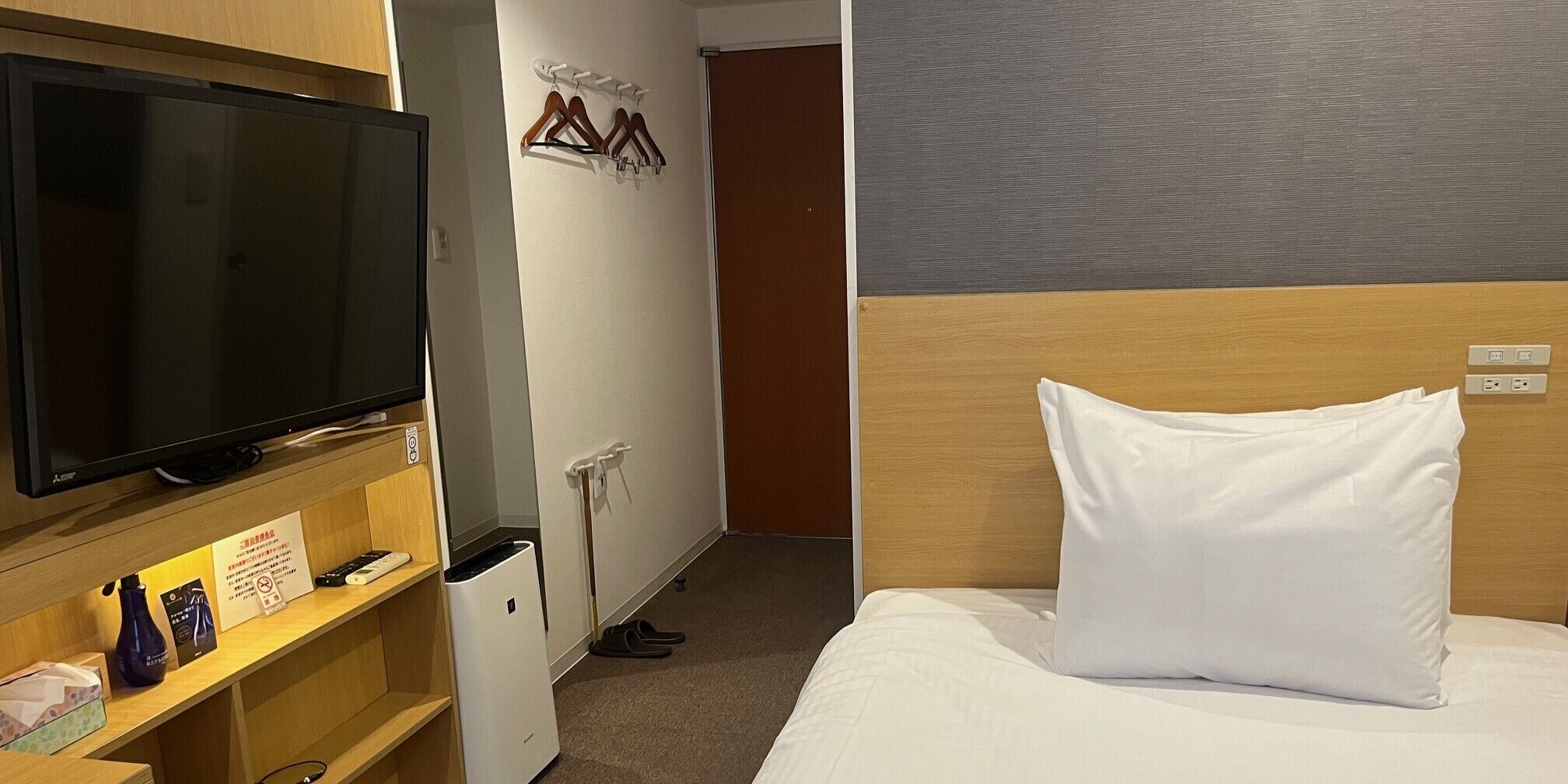 エコノミー ダブルルーム セミダブルベッド 1 台 | WiFi (無料)、ベッドシーツ