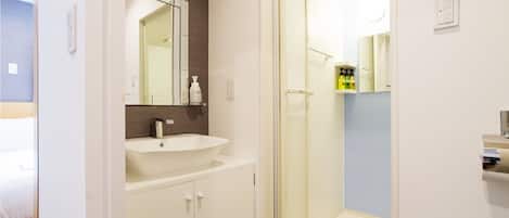 Deluxe Twin Room, Multiple Beds, Non Smoking | Bathroom