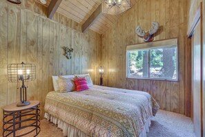 3 bedrooms, WiFi, bed sheets - Chic Lake Arrowhead Retreat: 4 Seasons of Fun! (Lake Arrowhead)