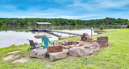 Lake of the Ozarks Cabin w/ Private Dock + Kayaks