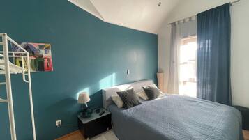 2 bedrooms, iron/ironing board, WiFi, bed sheets