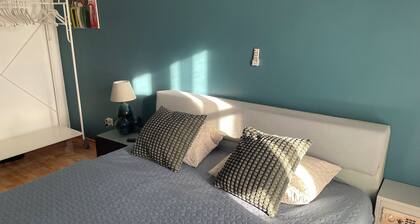 Quietly located villa with 2 apartments on the outskirts of town with private parking space