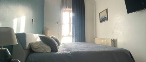 2 間睡房、熨斗/熨衫板、Wi-Fi、床單