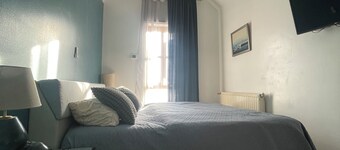 Quietly located villa with 2 apartments on the outskirts of town with private parking space