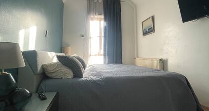 Quietly located villa with 2 apartments on the outskirts of town with private parking space