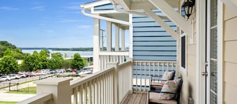 Lake House w/ Rooftop Views! 20 to Downtown Nash!