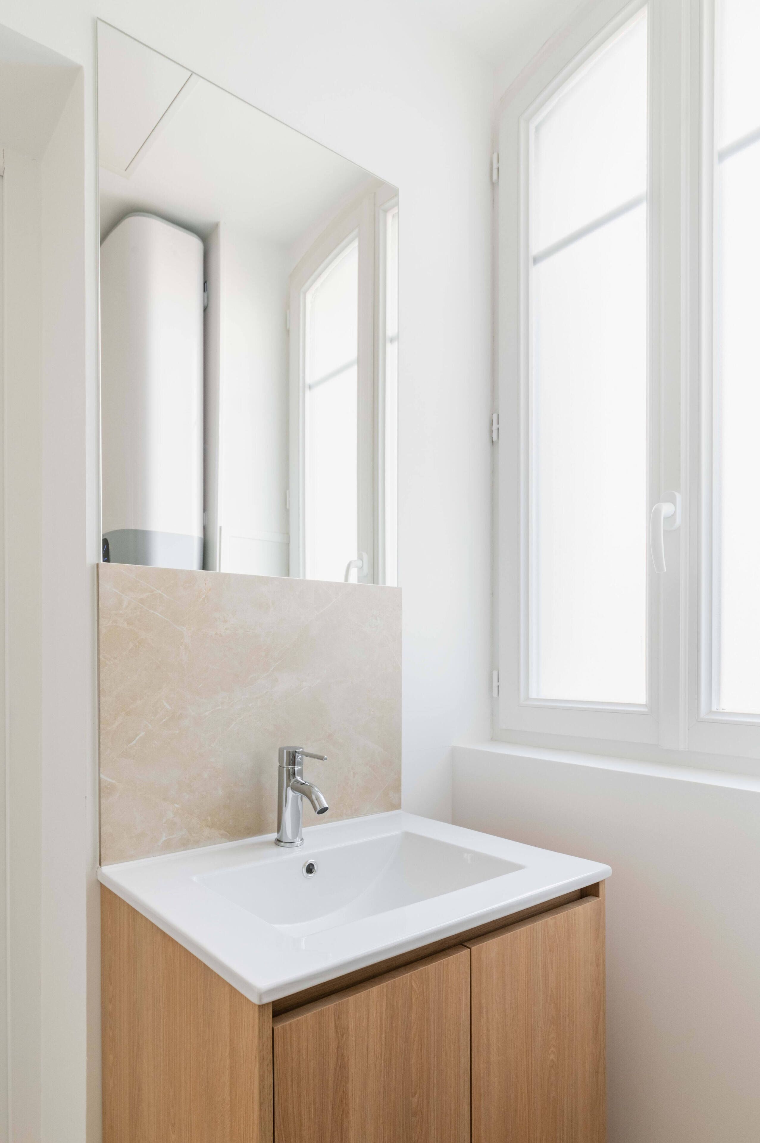 Douche, sèche-cheveux, serviettes fournies