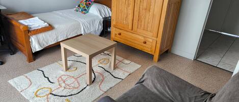 1 bedroom, iron/ironing board, WiFi, bed sheets
