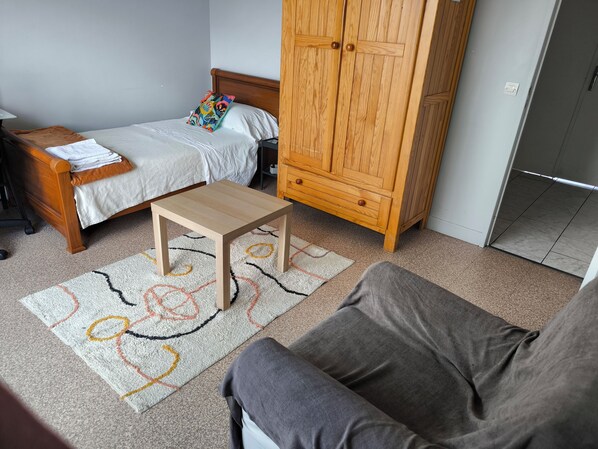 1 bedroom, iron/ironing board, WiFi, bed sheets