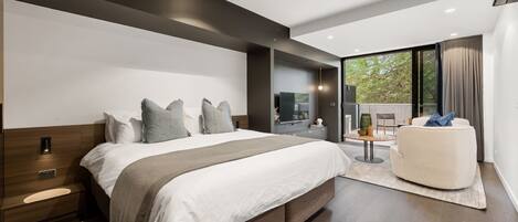 Iron/ironing board, WiFi, bed sheets, wheelchair access