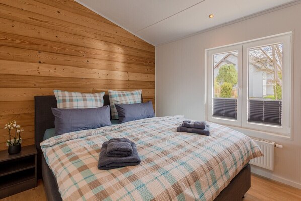 2 Schlafzimmer, Reisekinderbett, kostenloses WLAN, Bettwäsche