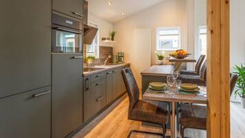 Kühlschrank, Ofen, Herdplatte, Geschirrspüler