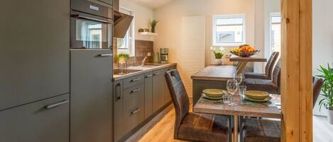 Refrigerador, horno, parrilla de estufa y lavavajillas