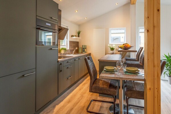 Geladeira, fogão, cooktop, lava-louças