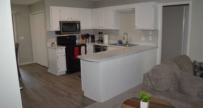 Gold Leaf Getaway: Cozy 2-bd apt in quaint Daleville, Streaming, WiFi, Near Base
