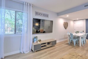 Dining - Steps to Beach-Hilton Head Condo-Pet Friendly (Hilton Head Island)