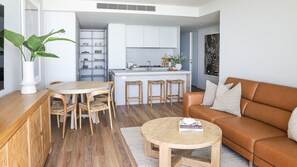 TV - Little Groyne Kirra Beach Unit 602 Brand new apartment with ocean views, Wi-Fi inc. (Kirra Beach, Coolangatta)