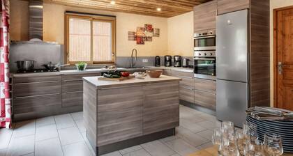 Cosy Chalet Snow Mountain for 14 guests