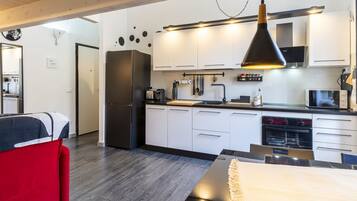 Fridge, microwave, oven, stovetop