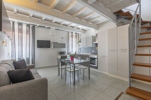 Living area - Ferrara Center Bi-level Beauty Apartment (Ferrara)