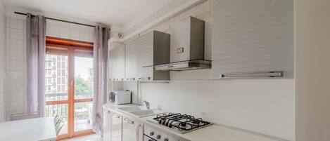 Fridge, microwave, oven, stovetop