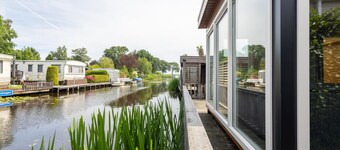 Big Chalet in Friesland by the water with sloop
