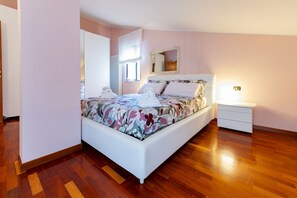 1 bedroom, iron/ironing board, WiFi, bed sheets - GuestHost - Nice 80 sqm apartment on two levels, perfect for 2 people, located on the first floor of a semi-detached house WITHOUT a lift (stairs to access it). The accommodation is located in San Martino, a quiet and peaceful neighborhood where you can  (Pescara)