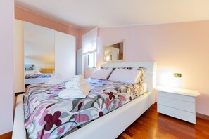 1 bedroom, iron/ironing board, WiFi, bed sheets - GuestHost - Nice 80 sqm apartment on two levels, perfect for 2 people, located on the first floor of a semi-detached house WITHOUT a lift (stairs to access it). The accommodation is located in San Martino, a quiet and peaceful neighborhood where you can  (Pescara)