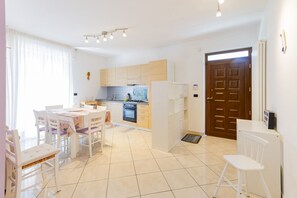 Dining - GuestHost - Nice 80 sqm apartment on two levels, perfect for 2 people, located on the first floor of a semi-detached house WITHOUT a lift (stairs to access it). The accommodation is located in San Martino, a quiet and peaceful neighborhood where you can  (Pescara)