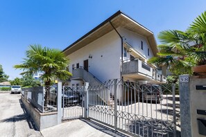 Exterior - GuestHost - Nice 80 sqm apartment on two levels, perfect for 2 people, located on the first floor of a semi-detached house WITHOUT a lift (stairs to access it). The accommodation is located in San Martino, a quiet and peaceful neighborhood where you can  (Pescara)