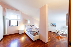 1 bedroom, iron/ironing board, WiFi, bed sheets - GuestHost - Nice 80 sqm apartment on two levels, perfect for 2 people, located on the first floor of a semi-detached house WITHOUT a lift (stairs to access it). The accommodation is located in San Martino, a quiet and peaceful neighborhood where you can  (Pescara)