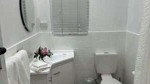 Unclassified image, 5 of 15, button - Guest Suite in beautiful Norwood (Norwood)