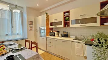 Appartamento familiare | Cucina privata | Frigorifero, microonde, forno, piano cottura