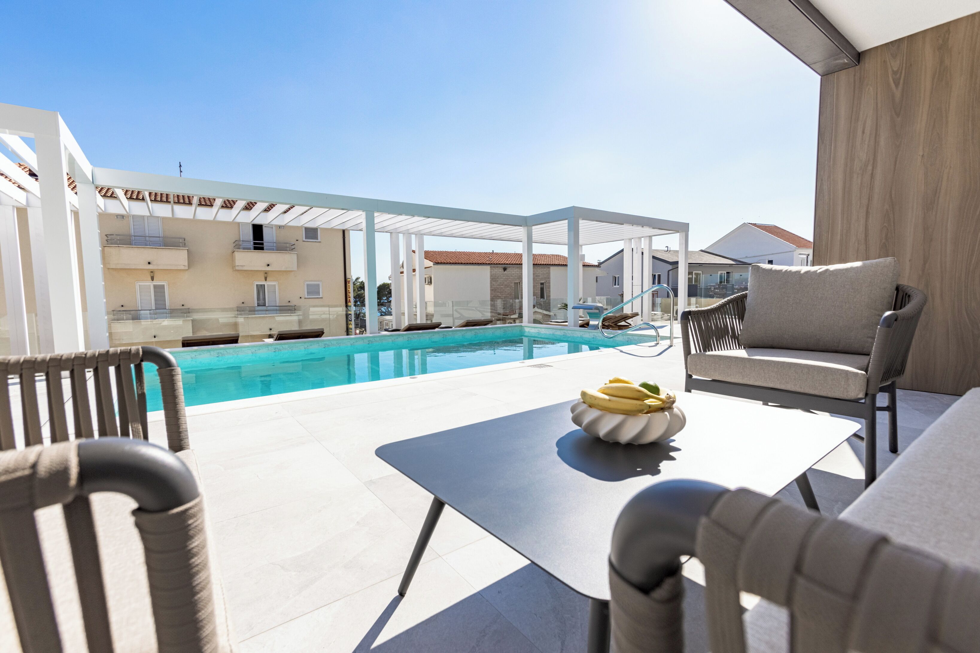 Departamento Deluxe, balcón, vista a la alberca | Terraza o patio