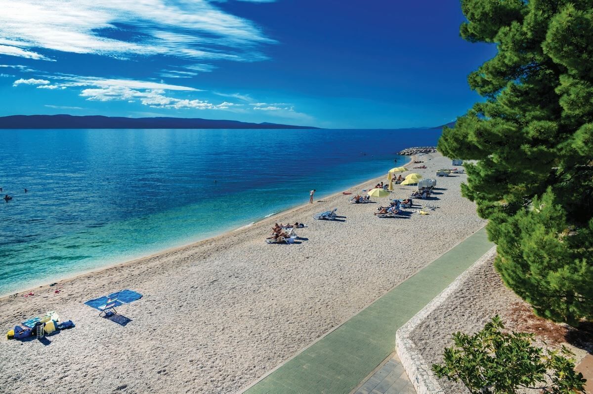 بالقرب من الشاطئ، رمال بيضاء، 2 من البارات على الشاطئ