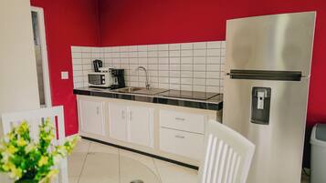 Departamento, 1 habitación, patio, vista al jardín | Comedor