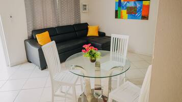 Apartment, 1 Bedroom, Patio, Garden View | Dining room