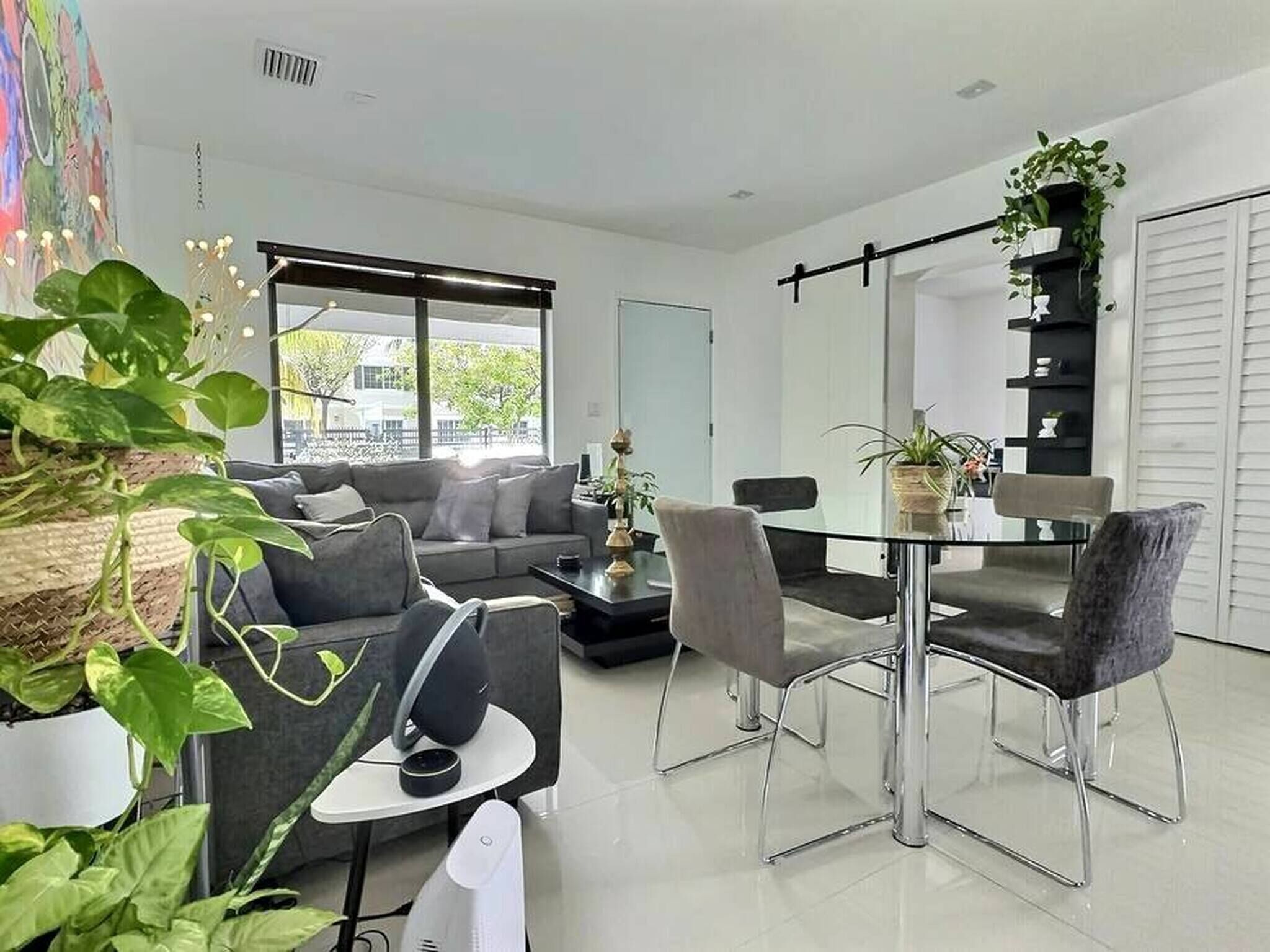 Rumah, 4 kamar tidur, patio, pemandangan kebun | Ruang keluarga