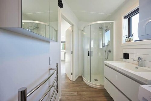 Extremely Central | Modern | Parking!! - KK27622