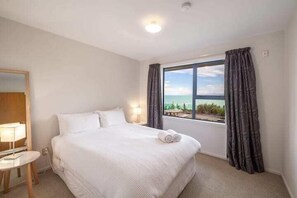 3 makuuhuonetta, silitysrauta/-lauta, Wi-Fi, vuodevaatteet