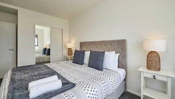 3 slaapkamers, een strijkplank/strijkijzer, wifi, beddengoed