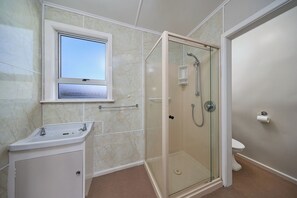 Hair dryer, towels - Waterfront | Handy Location | Affordable | Unit 6 - KK61646 (Kaikoura)